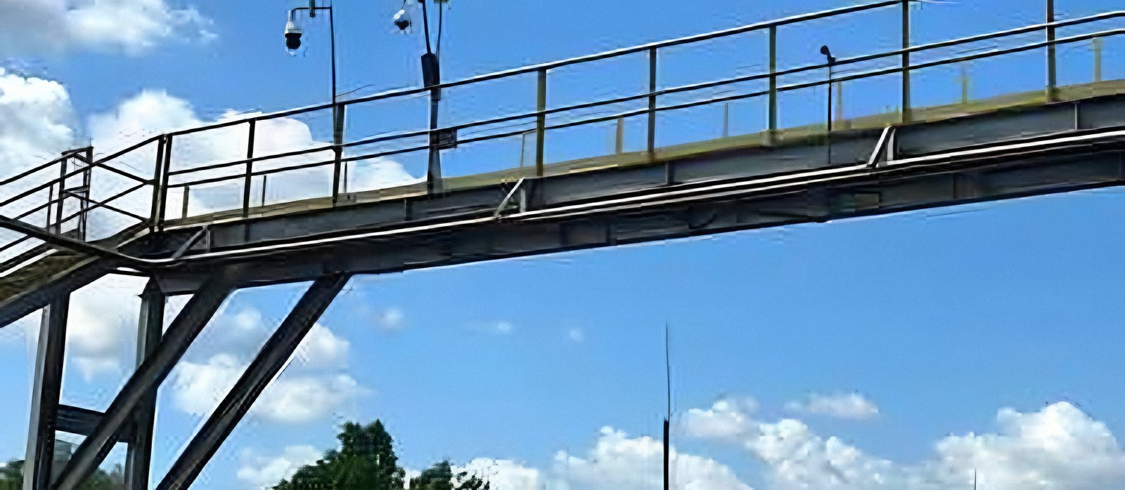 Passarela metálica